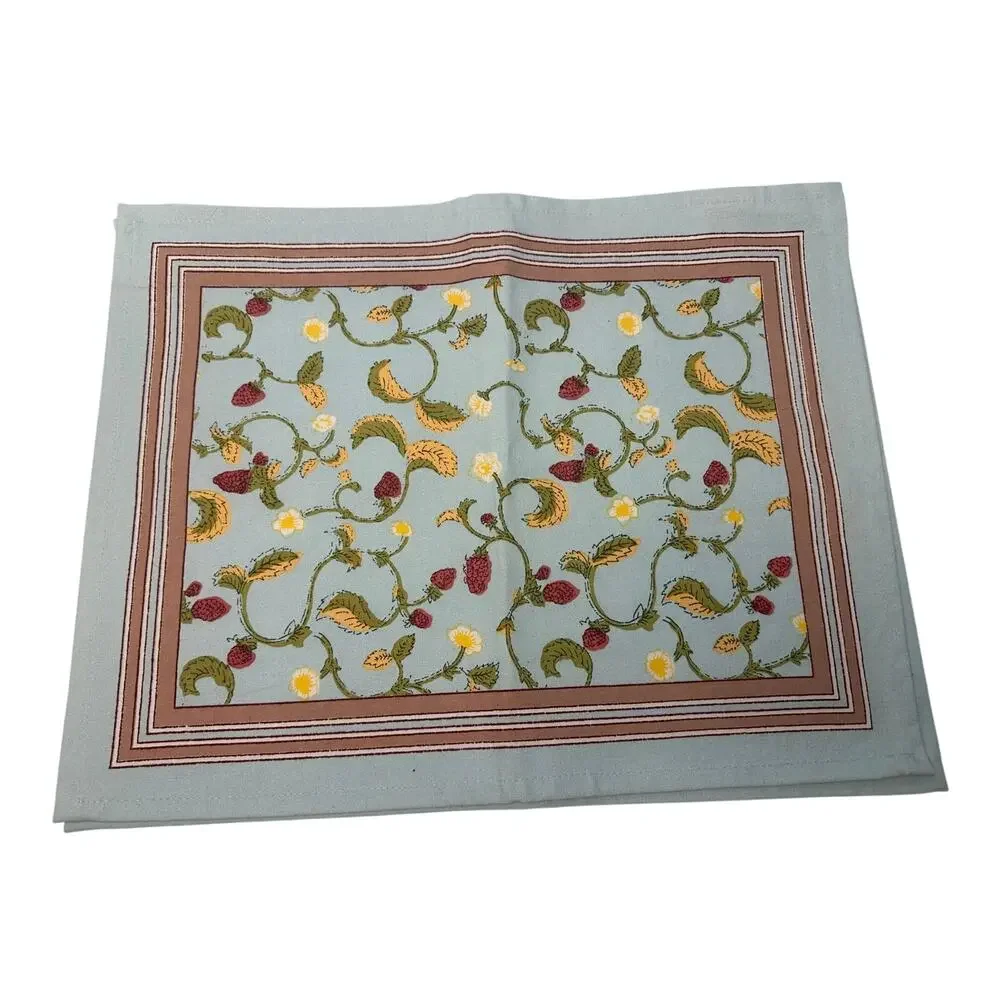 Williams Sonoma Couleur Nature Fraises des Bois (2) placemats and (2) napkins